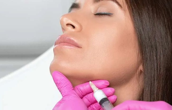 The Benefits and Risks of Facial Slimming Injections for a More Feminine Look